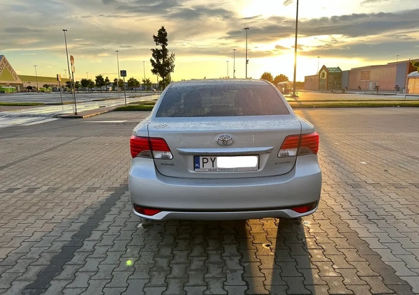 Toyota Avensis cena 31000 przebieg: 319000, rok produkcji 2012 z Poznań małe 56